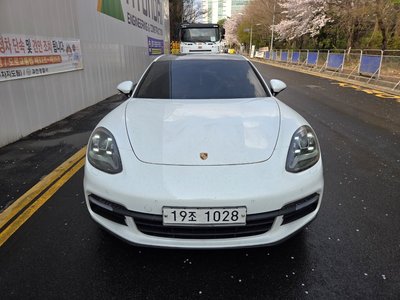 PORSCHE PANAMERA - 4