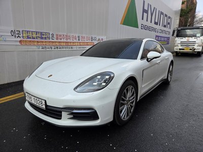 PORSCHE PANAMERA - 1