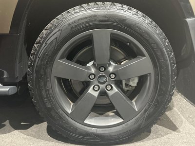 LAND ROVER DEFENDER - 6