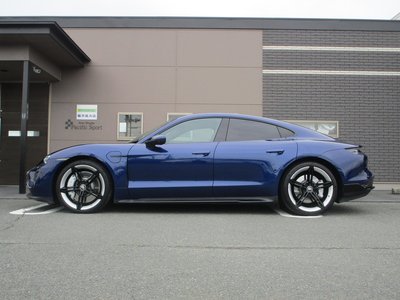 PORSCHE TAYCAN - 6