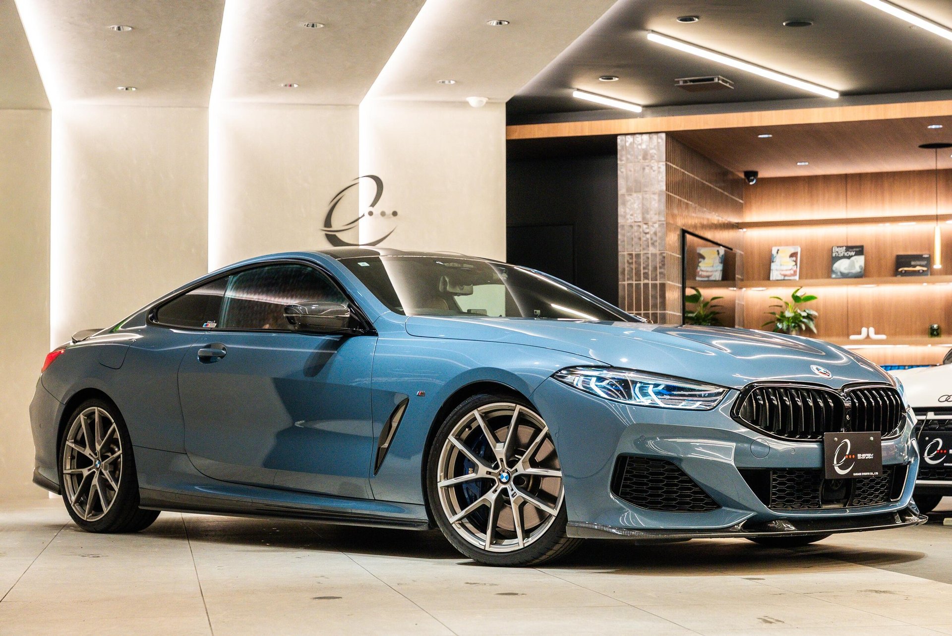 BMW 8 SERIES - View 1
