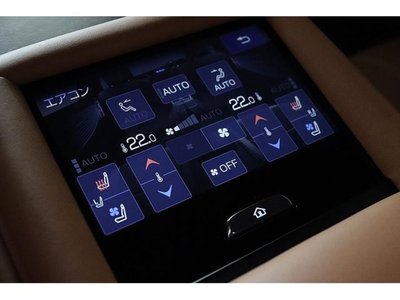 2017 Lexus LS — миниатюра 30