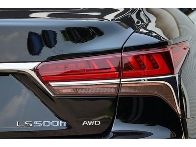 2017 Lexus LS — миниатюра 14