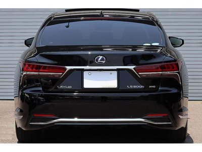 صورة 6 لـ 2017 Lexus LS