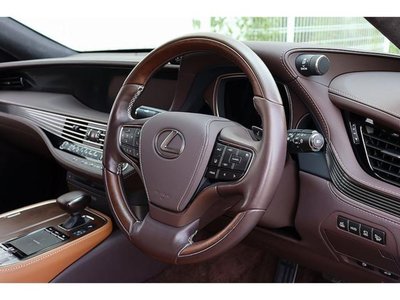 2017 Lexus LS — миниатюра 22