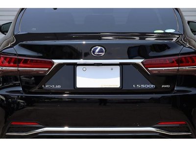 2017 Lexus LS — миниатюра 13