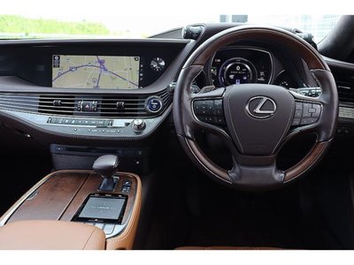 2017 Lexus LS — миниатюра 21