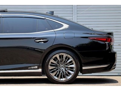 2017 Lexus LS — миниатюра 18