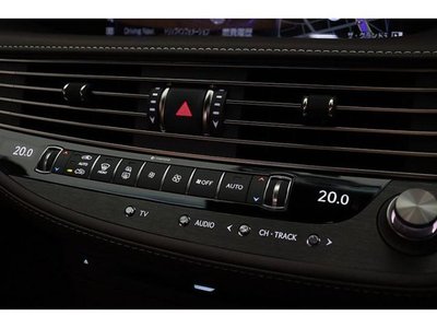 2017 Lexus LS — миниатюра 26