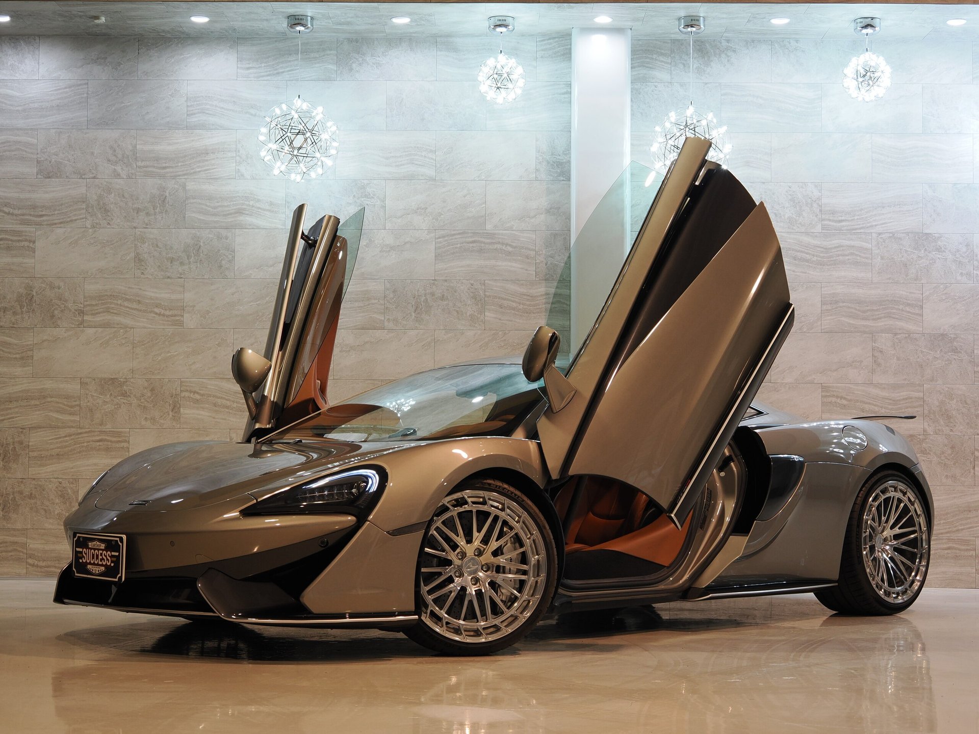 MCLAREN 570S COUPE - View 1