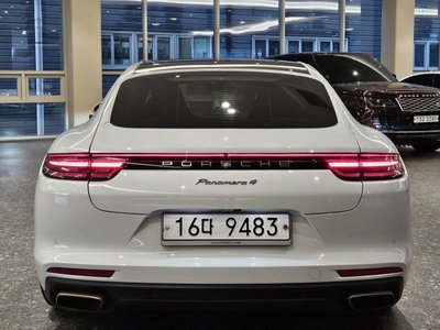 PORSCHE PANAMERA - 3