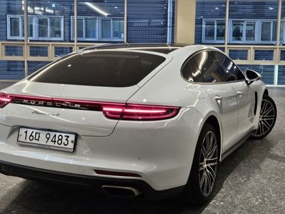 PORSCHE PANAMERA - 4