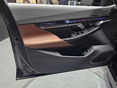 2025 BMW 5 SERIES — миниатюра 14
