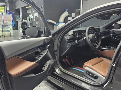 2025 BMW 5 SERIES — миниатюра 13