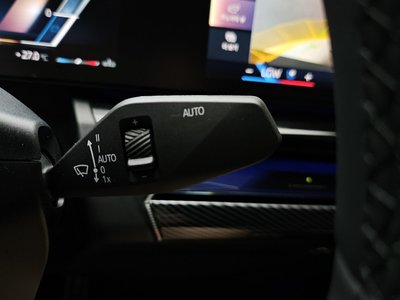 2025 BMW 5 SERIES — миниатюра 24