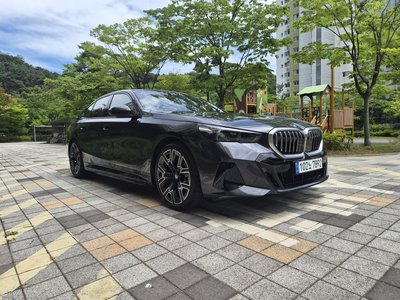2026 BMW 5 SERIES photo 1