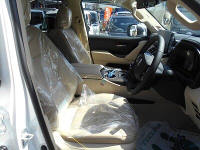 TOYOTA LAND CRUISER 300 - 8