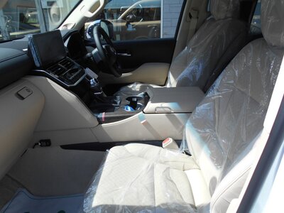 TOYOTA LAND CRUISER 300 - 9