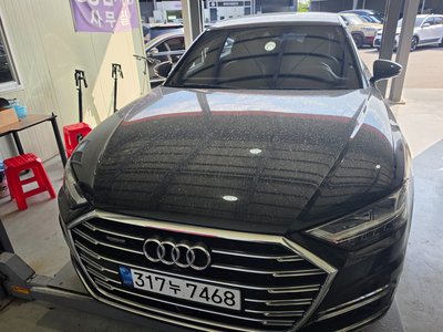 AUDI A8 - 1
