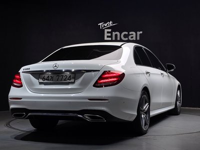 MERCEDES-BENZ E-CLASS - 4