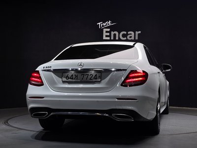 MERCEDES-BENZ E-CLASS - 3