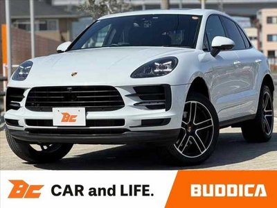 PORSCHE MACAN - 1