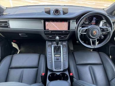 PORSCHE MACAN - 10