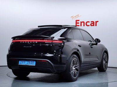 PORSCHE MACAN - 4