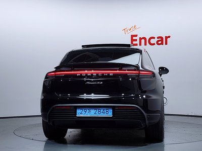 PORSCHE MACAN - 3