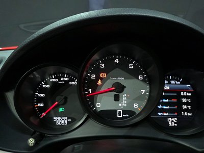 PORSCHE 718 BOXSTER - 8