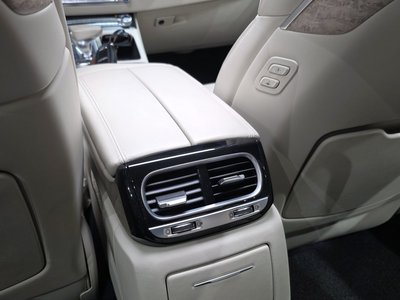 2020 Genesis G90 — миниатюра 32