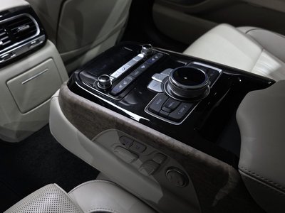 2020 Genesis G90 — миниатюра 23