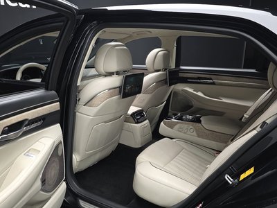 2020 Genesis G90 — миниатюра 17