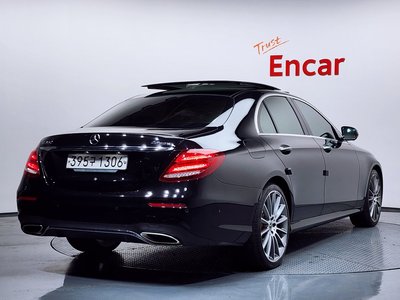 MERCEDES-BENZ E-CLASS - 4