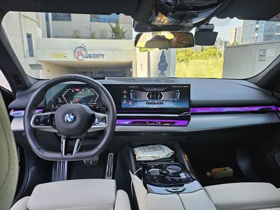 2025 BMW 5 SERIES — фото 3