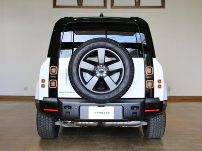 LAND ROVER DEFENDER - 7