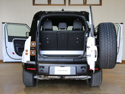 LAND ROVER DEFENDER - 8