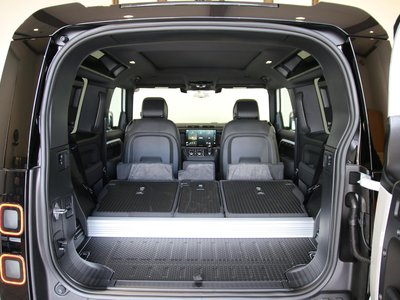 LAND ROVER DEFENDER - 10