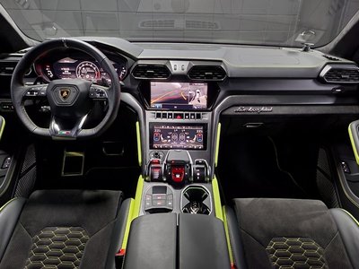 LAMBORGHINI URUS - 6