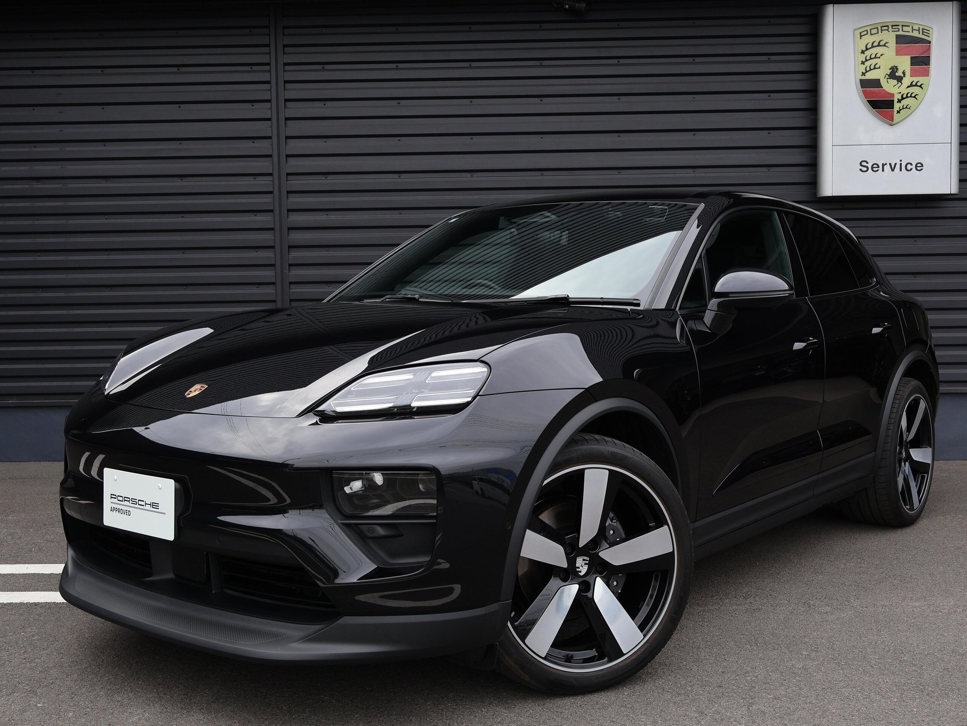 PORSCHE MACAN - View 1