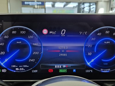 MERCEDES-BENZ EQE - 8