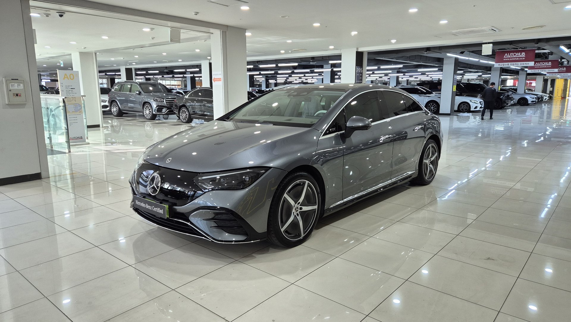 MERCEDES-BENZ EQE - View 1