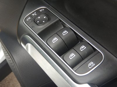 2025 Mercedes-BENZ GLB — миниатюра 39