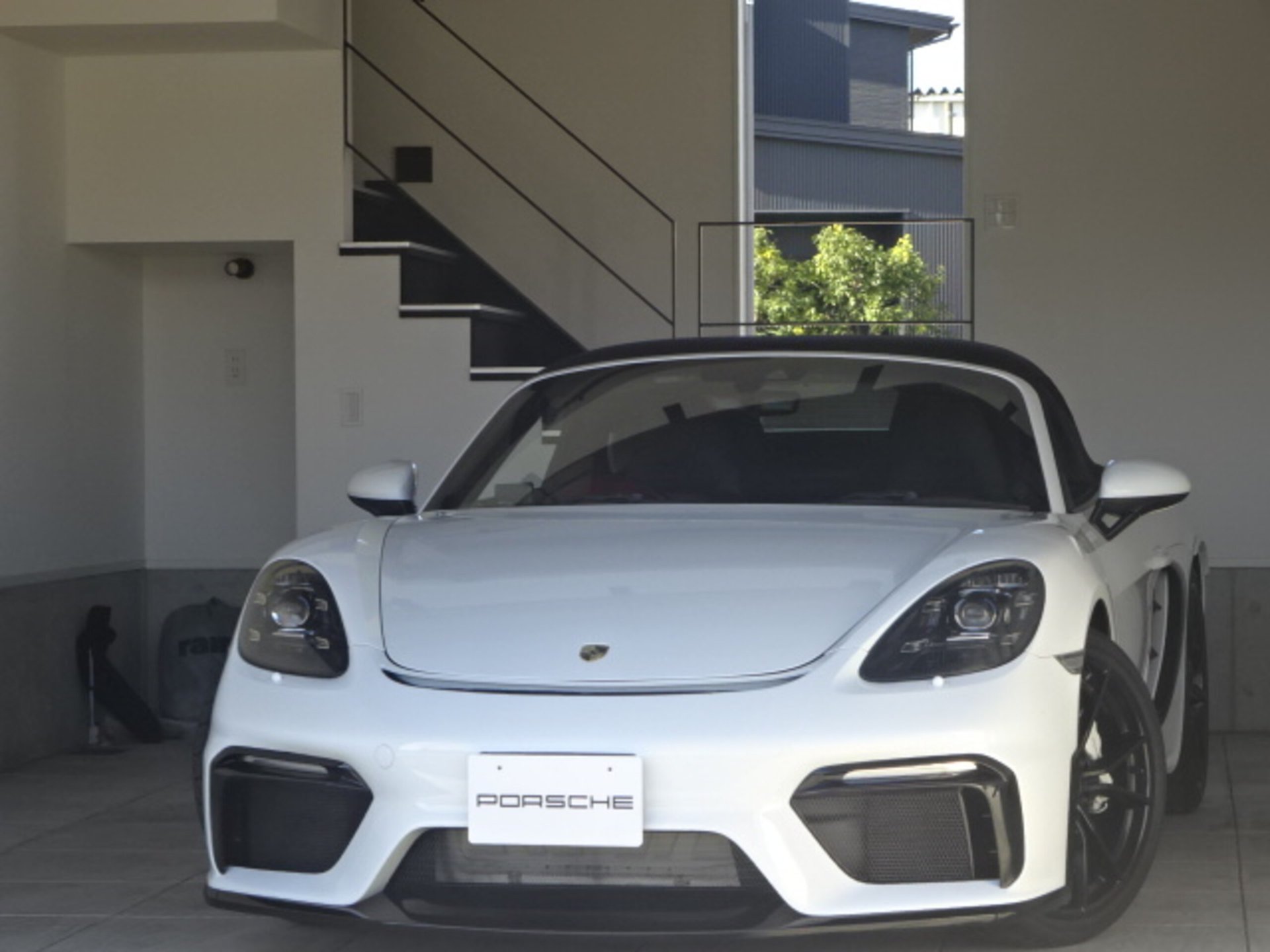 PORSCHE 718 BOXSTER - View 1