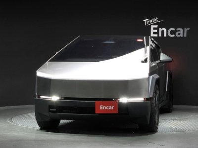 2025 Tesla CYBERTRUCK — фото 2