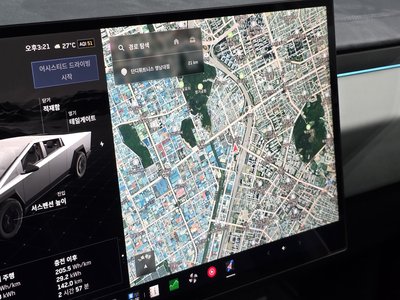 2025 Tesla CYBERTRUCK — миниатюра 13