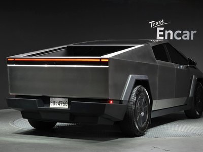 2025 Tesla CYBERTRUCK — фото 3