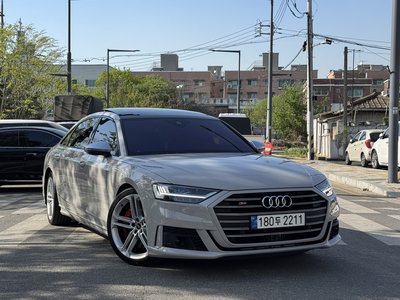 AUDI S8 - 1