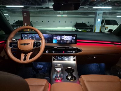 2025 Genesis GV70 thumbnail 19