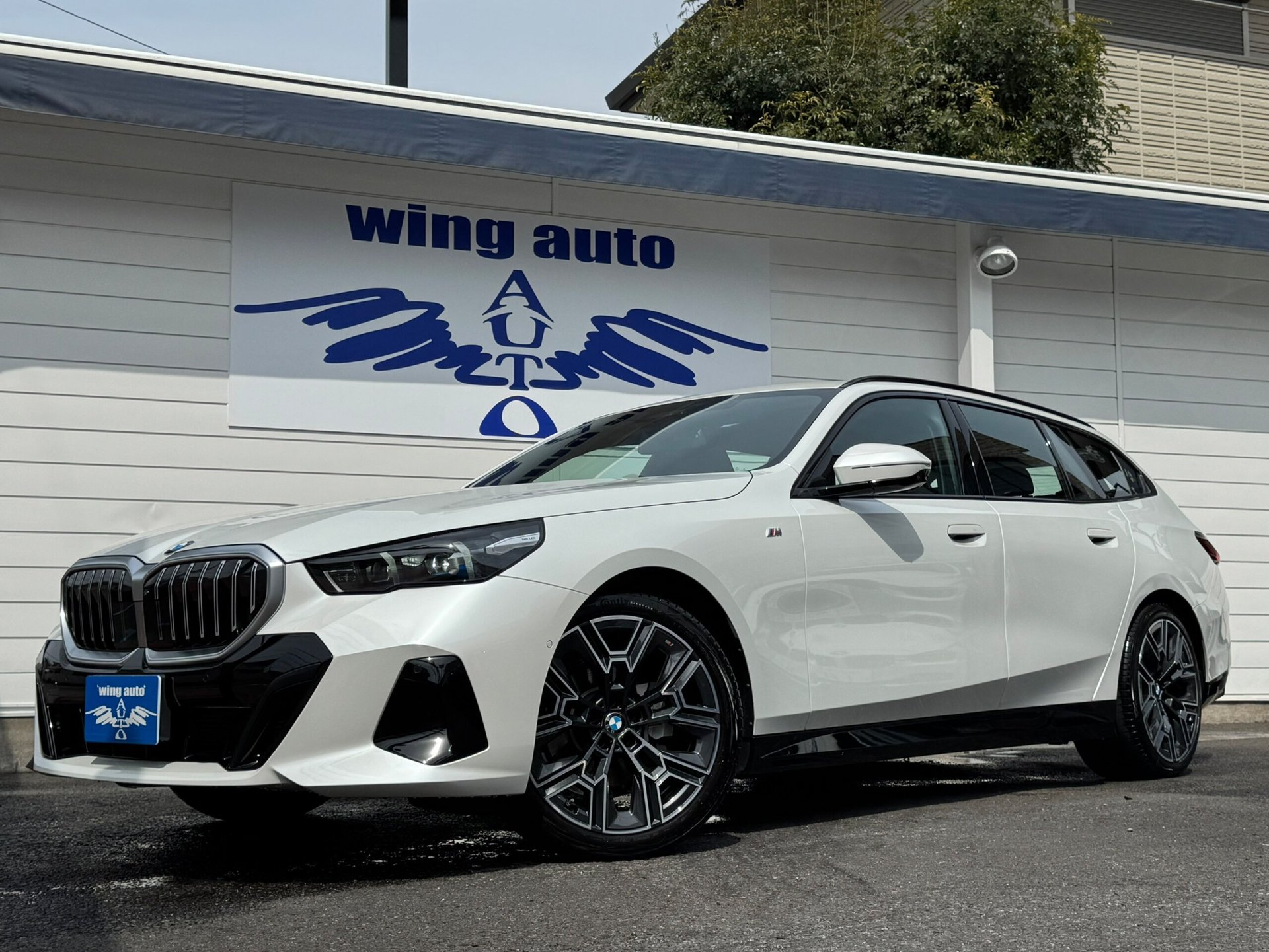 BMW 5 SERIES TOURING - View 1